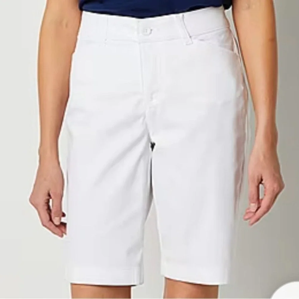 HBDD- Hugo Bao‎ Didai. Lightweight White Shorts. Size M.